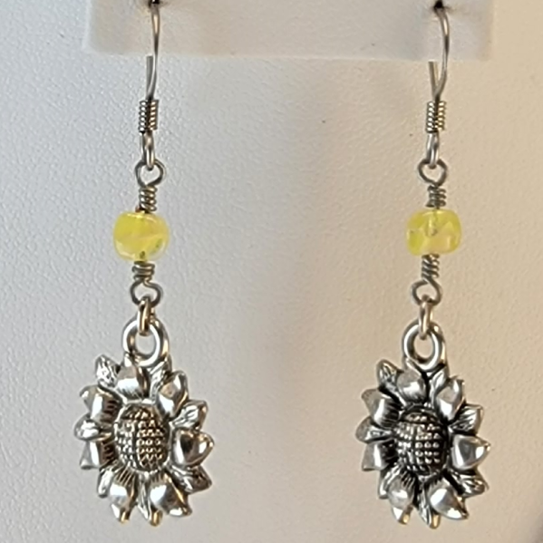 Necklace Set - Fresh Sunshine Yellow Czech Glass and Daisies