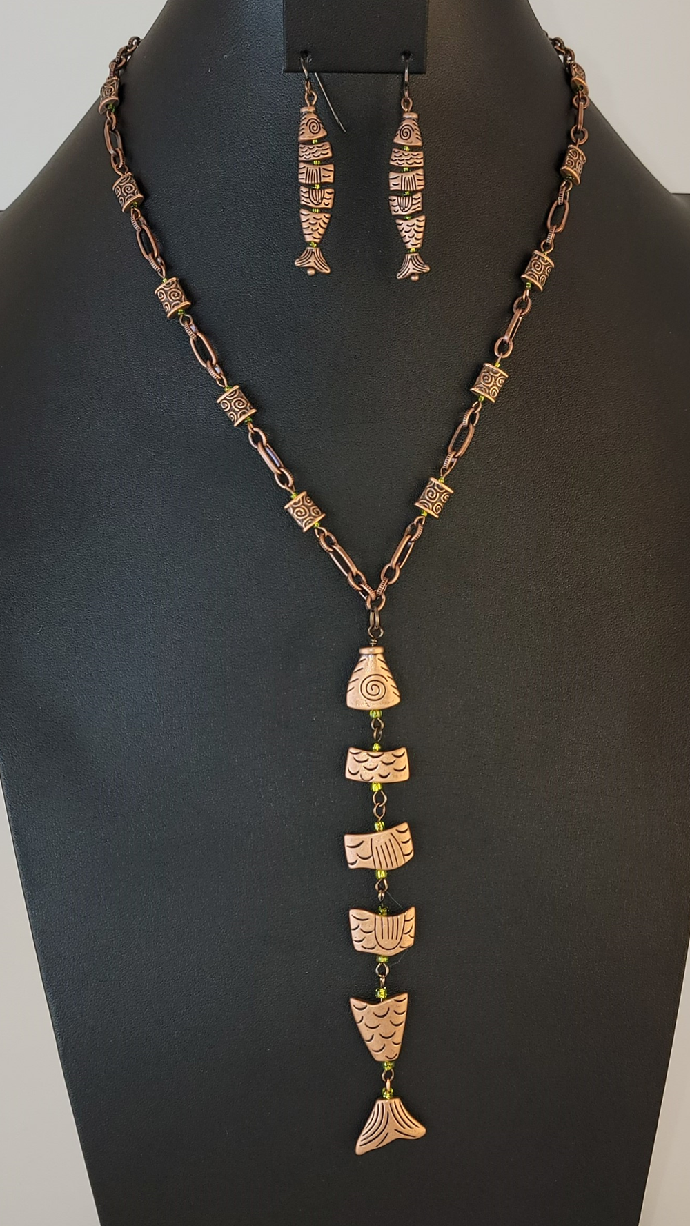 Fish-Eye Catching Chunky Necklace and Earring Set